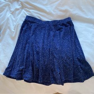 Beautiful TopShop skirt. Elastic waist. Super comfortable and a great length.